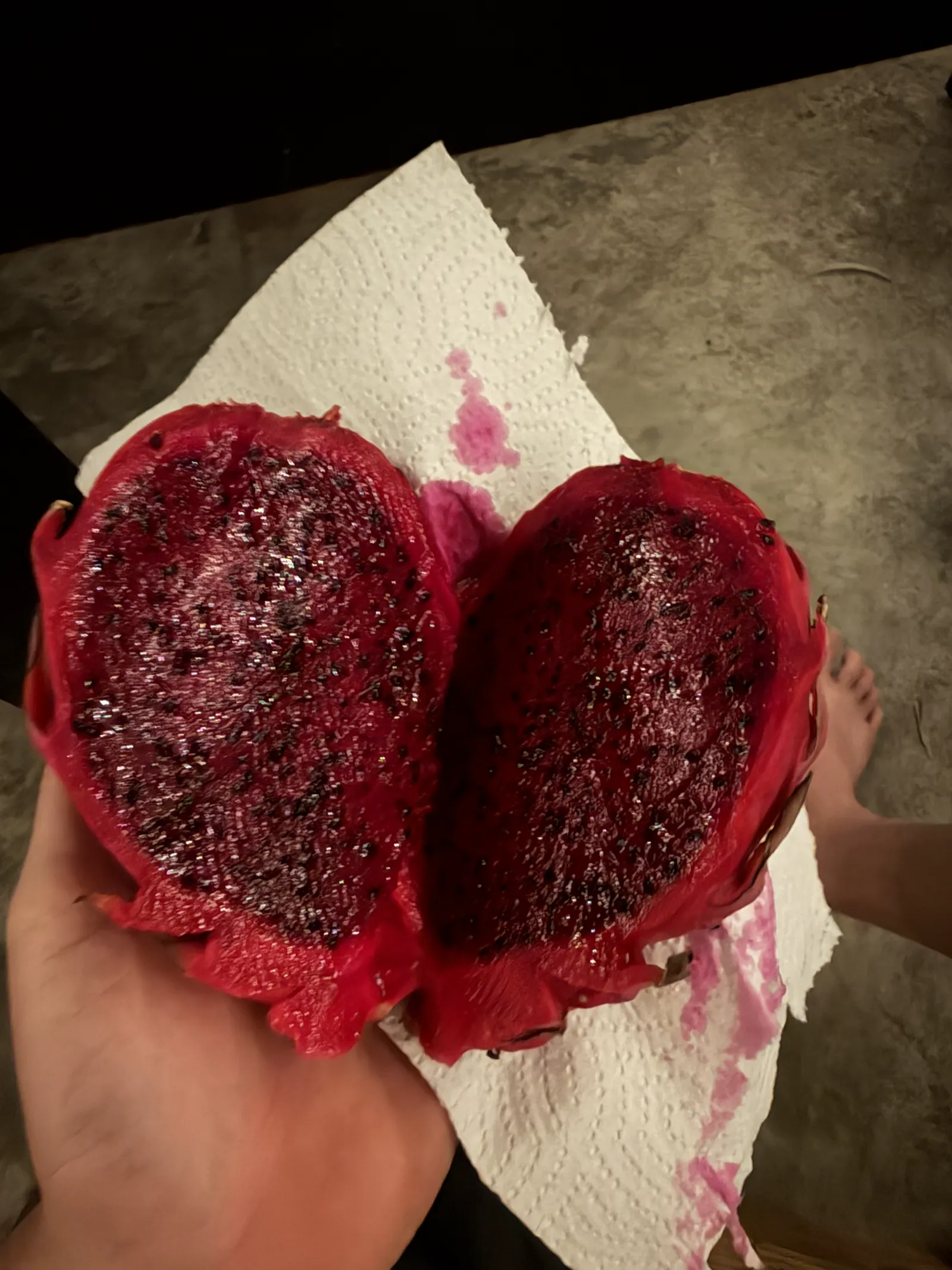 Pitahaya roja. No white centre. It stains everything.